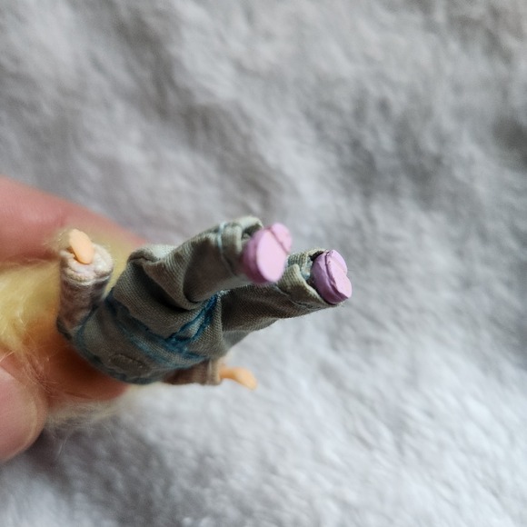 Vintage Strawberry Shortcake Cake Doll Mini 2.5" Blonde Hair Bib Overalls 1980s - Picture 3 of 6